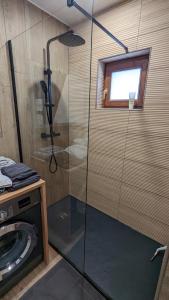 Appartements Appartement 3 etoiles, meuble, 45m2, station, fibre, Netflix, Disney plus, garage : photos des chambres