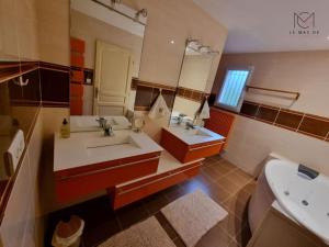 B&B / Chambres d'hotes Mas de la Cigaline Gite & chambres d'hotes Var : photos des chambres