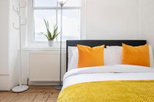 Modern Cosy Serviced Apartments 5 min to Angel Station, 02 Academy Islington, Kings Cross Station, Free WiFi, Tea, Coffee
