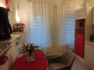 Ferienwohnung mit separatem Eingang und Parkplatz, ideal für Handwerker und Geschäftsreisende - Metelsdorf