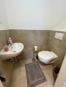 Modernes Cityapartment mit Murblick