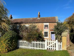 Country cottage close to the sea