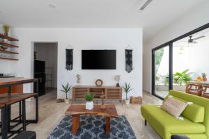 Casa Laura - Tulum - Private Townhome For 6 Guest - 3 Bedrooms - 5 Beds- Restaurant Walking Distance