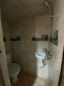 Entire studio close to Sale, Marina, beach and transportation