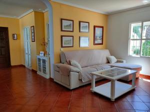 Villa con piscina junto a la playa