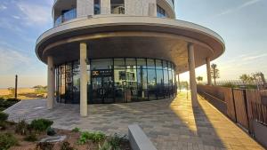 Cozy Stay at The Ellipse Waterfall