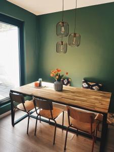 Warm, spacious city stay