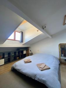 Art et Poésie, 200m des halles, cœur de ville