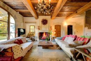 Villas Mas Des Cigales et Roulotte Lambesc : photos des chambres