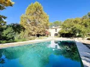 Mas Des Cigales et Roulotte Lambesc - Lambesc