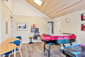 Spacious Activity And Pool House Perfect For Families Near Ebeltoft