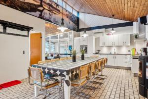 Spacious And Inviting Pool House With Spa, Sauna, Rooftop Terrace And Room For The Whole Family Just 300 Metres From The Water And Close To