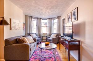 Private Apt Walk Downtown