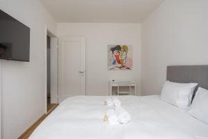 Downtown Dream 2 5BR with Balcony and Style BA 51