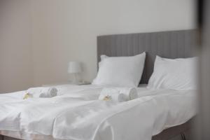 Downtown Dream 2 5BR with Balcony and Style BA 51