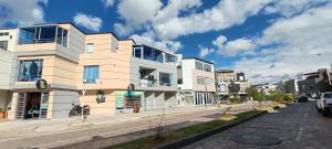 Apartamento amplio 2HAB cerca Viva, Unicentro y UPTC WiFi y mascotas