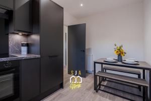 Holburn Residence - SJA Stays - Modern 3 Bed Apartment
