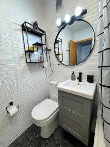 Bright & Cozy Central Studio