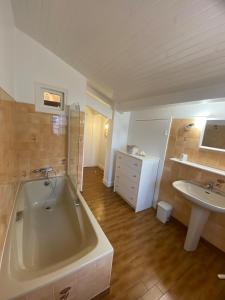 Appartements Maison Ascain 10 personnes au pied de la Rhune, proche St Jean de Luz : photos des chambres