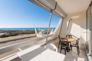 As21522 - P2 climatisé avec belle vue sur la Mer avec piscine et parking privé