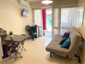 AS21515 - Studio cabine avec joli jardin et parking privé