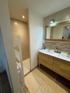 Maisons de vacances Le corps de Ferme et la Grange a Chassagne : photos des chambres