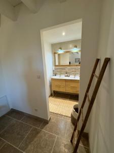 Maisons de vacances Le corps de Ferme et la Grange a Chassagne : photos des chambres