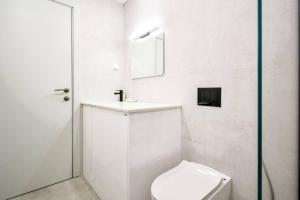 Luxury 1br Escape - Sleek Modern Design & Upscale