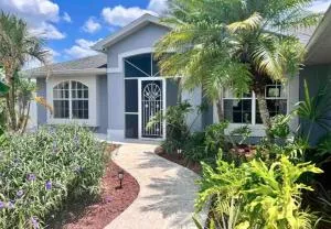 Salt Water Pool & Spa Escape - North Port