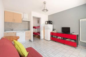 AS21388 - P2 avec vue dégagée et arborée avec parking privé