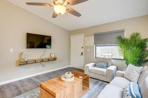Dtwn Palm Harbor Condo Walk to Water!