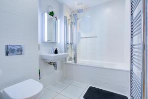 Modern 1-Bed Entire Apartment, London Zone 2