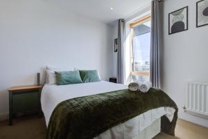 Modern 1-Bed Entire Apartment, London Zone 2