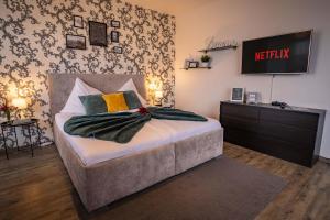 The Black & Green Retreat