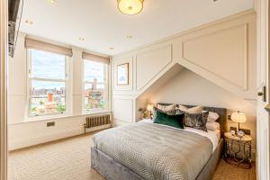 Astounding 4BR Haven with garden Queens Park Tube