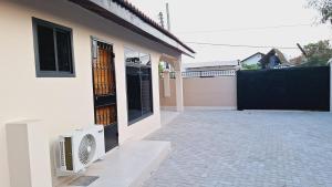 Lastborn Home I Sinza