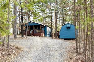 Broken Bow Cabin w/ Hot Tub + Game Room!