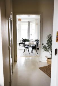 2ndhomes Central 2BR Apartment with Sauna & Balcony