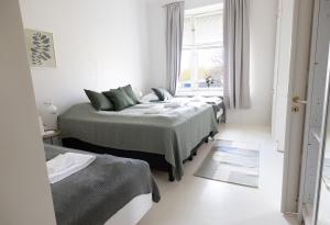 2ndhomes Central 2BR Apartment with Sauna & Balcony
