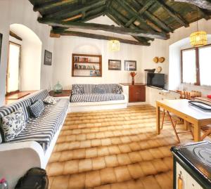 Maison confortable à Rogliano avec terrasse et jardin