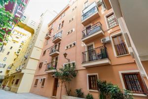 Charming apt by the beach with stunning harbor views