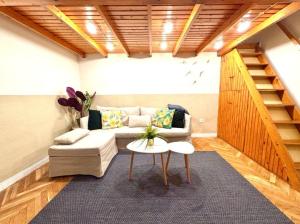 Almássy Residence-Modern Studio