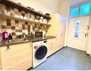 Almássy Residence-Modern Studio