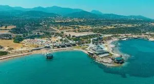 ZAMBAK Holiday Village & Restaurant Superb Seafront Location ! - Ayios Yeoryios