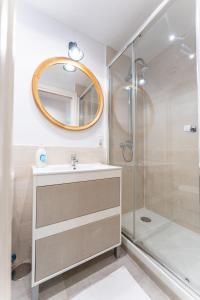 Warm and Inviting, Central location by urbanhosting