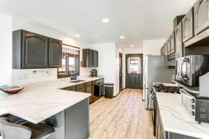 Mtn-View Escape with Office Space in Cortez!