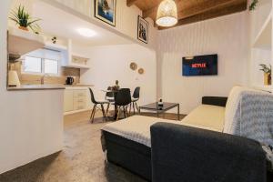 Noras ixia summer house