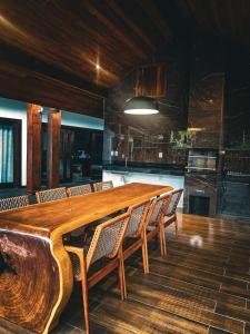 A6 2 quartos sala coz deck frent piscina · Alicena Muta Cond - apto A6