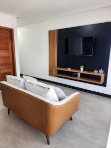 A6 2 quartos sala coz deck frent piscina · Alicena Muta Cond - apto A6