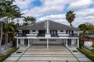 Summer Sale! Private Yard, Grill, Soaking Tub, Near Coral Gables & MIA Airport - Westchester